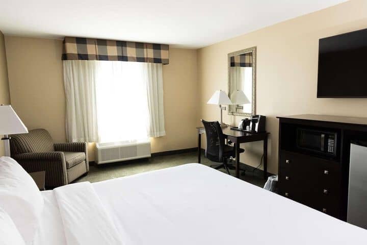 Room 6 of 14